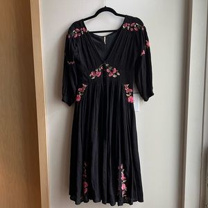 Free People - XS - Day Glow MIDI Dress - Black Embroidered Floral